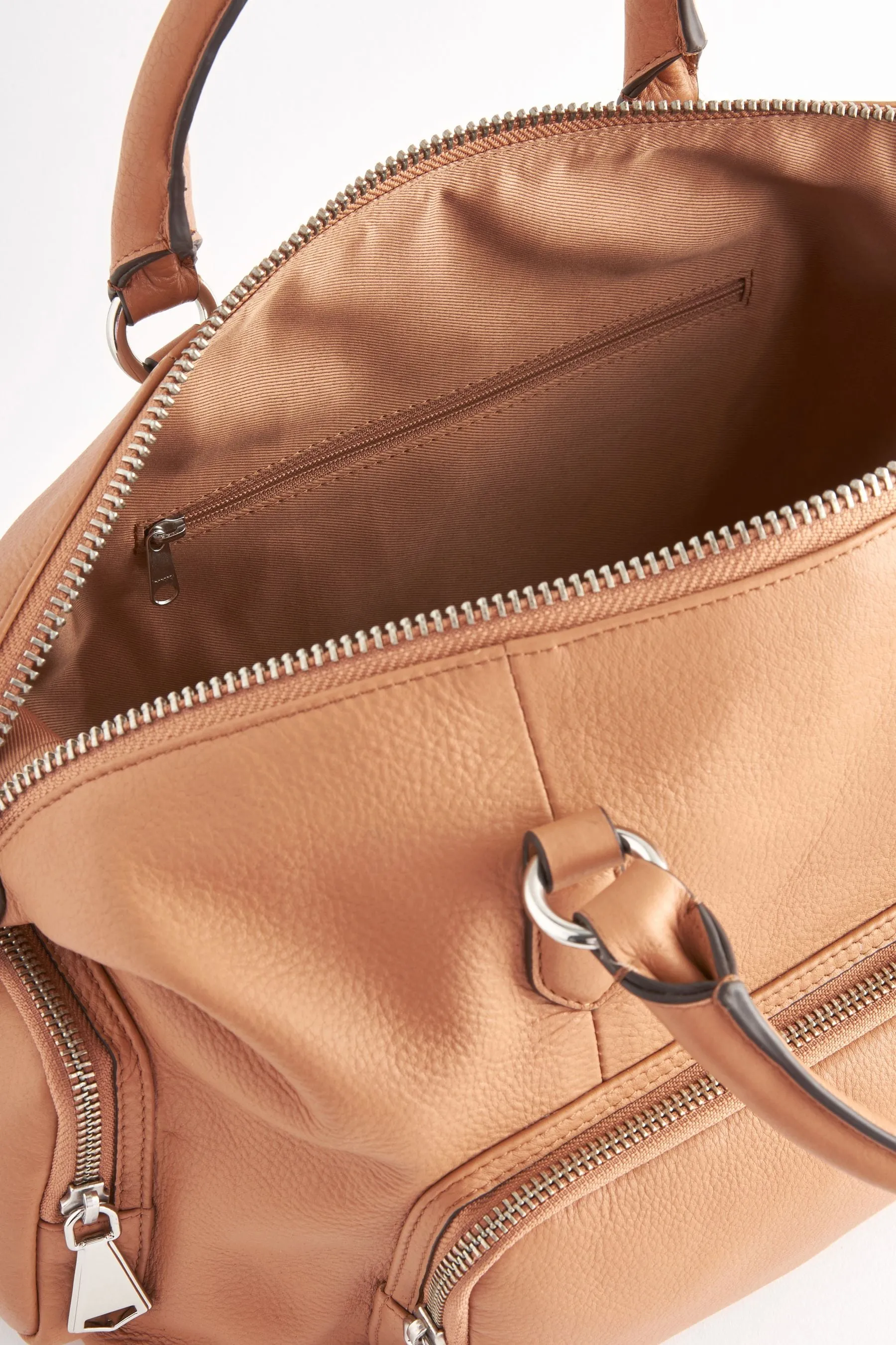 Marrone chiaro   - Borsa a mano in pelle con tasca e zip